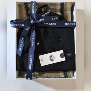 Dockers Men's Scarf & Beanie Gift Set One Size Black/Brown